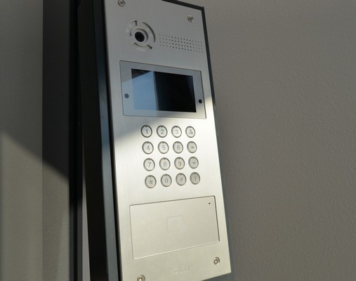 Входная система с Face ID и через приложение