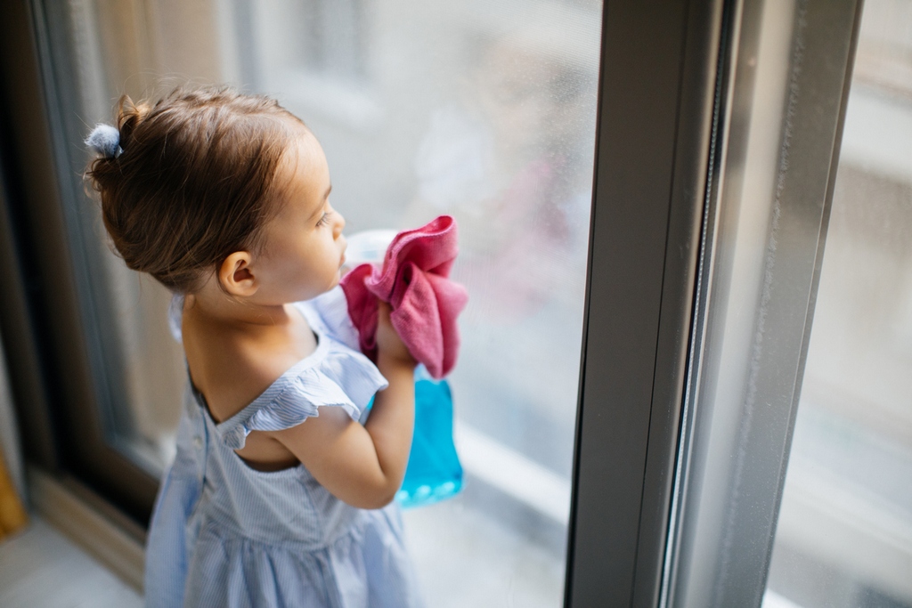 Ограничители на окнах для безопасности детей
